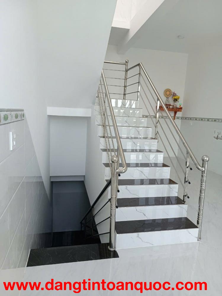 Bán nhà 1 trệt 2 lầu đường Nguyễn Tri Phương, LaGi giảm 60% 2.3 tỷ