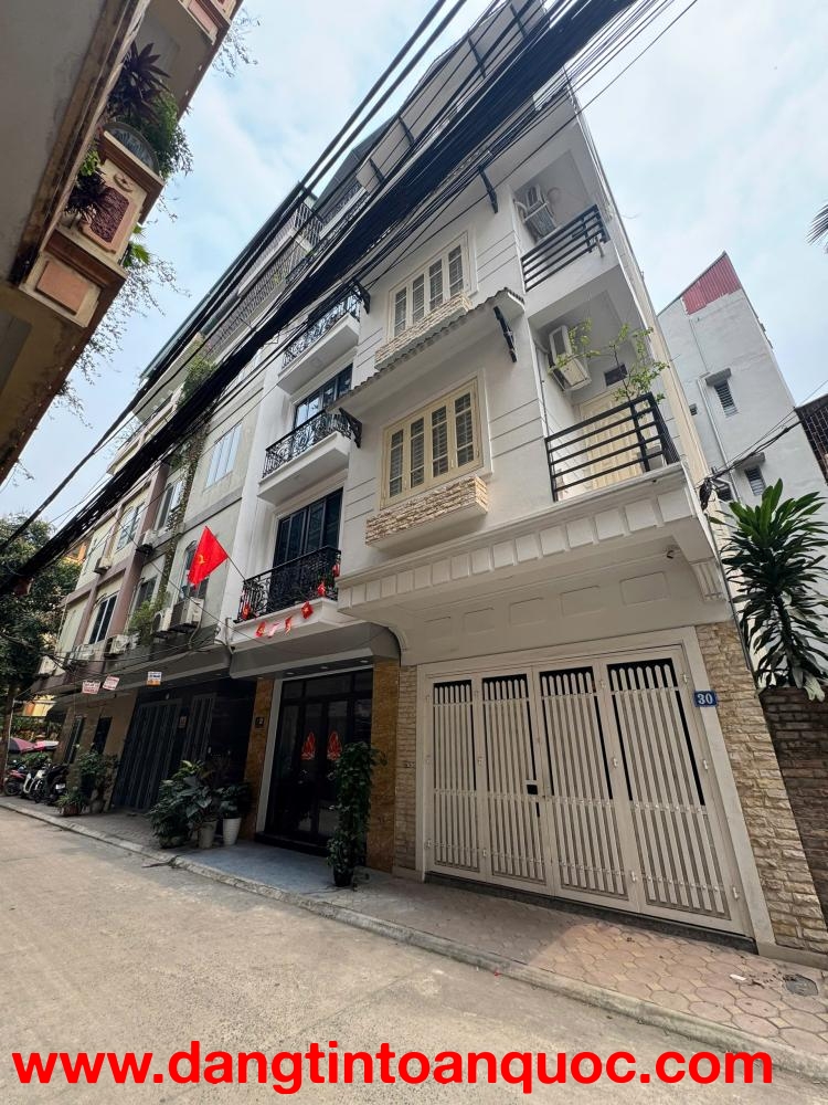 Bán nhà 6 tầng thang máy, phố Tây Sơn, Đống Đa, ô tô đỗ cửa, 44m, mặt tiền 5m, 14.8 tỷ