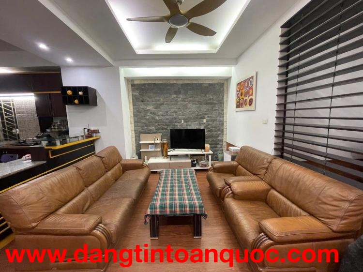 Cho thuê căn hộ cao cấp Vũ Phạm Hàm 96m2 - 02PN ở gia đình hoặc nhóm vừa.