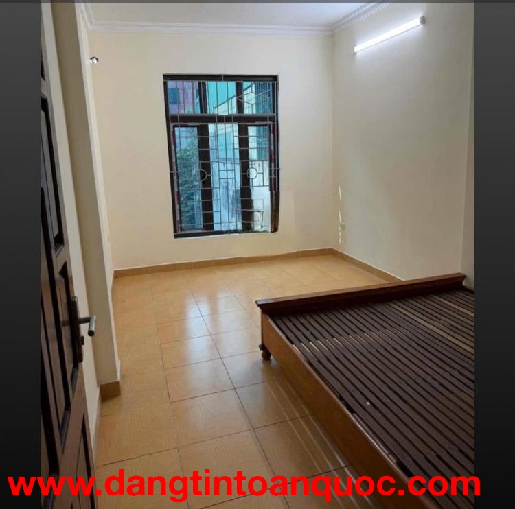 Cho thuê nhà làm CHDV ngõ Lĩnh Nam, 35m x 4 tầng, 5PN, 4 WC, Giá 10 triệu vào ngay