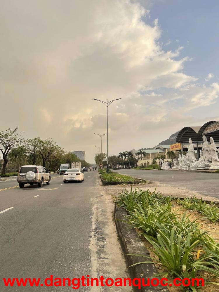 Bán đất góc 3 mặt tiền Trường Sa 2.400m2 gần biển, cạnh ĐH FPT, đất TMDV, giá 159,5 tỷ