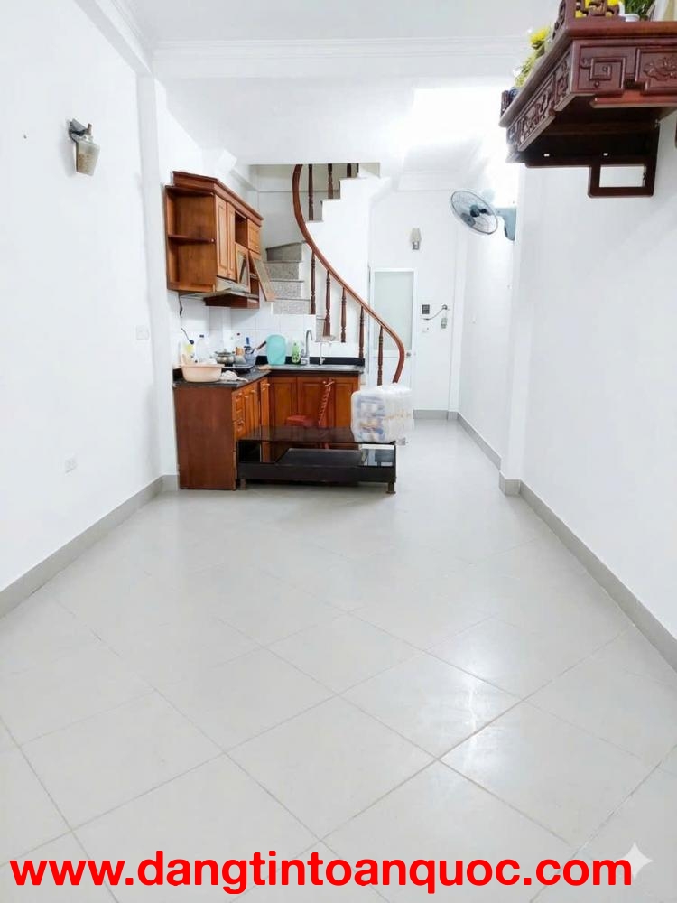 Cho thuê nhà nguyên căn ngõ 199 Định Công 38m2 x 5 tầng, 3 ngủ khép kín, 12.5tr