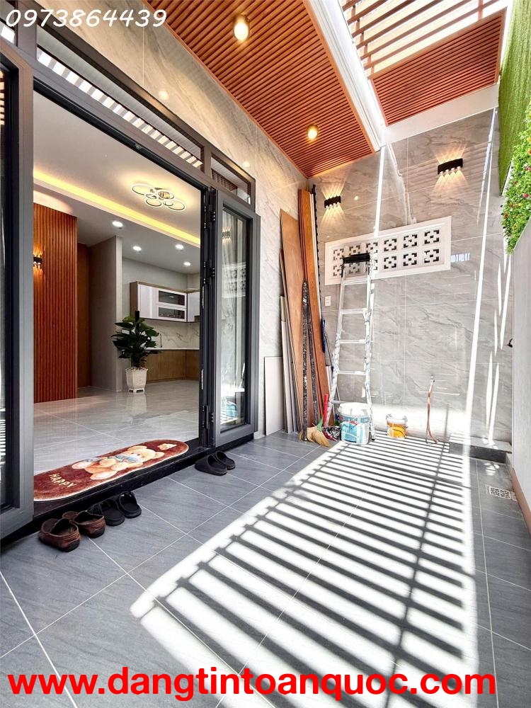 BÁN NHÀ 2 TẦNG TẶNG FULL NỘI THẤT QUẬN 12 - GIÁP GÒ VẤP - SÁT CV PM QUANG TRUNG -  NGANG 5.8M - 40M2