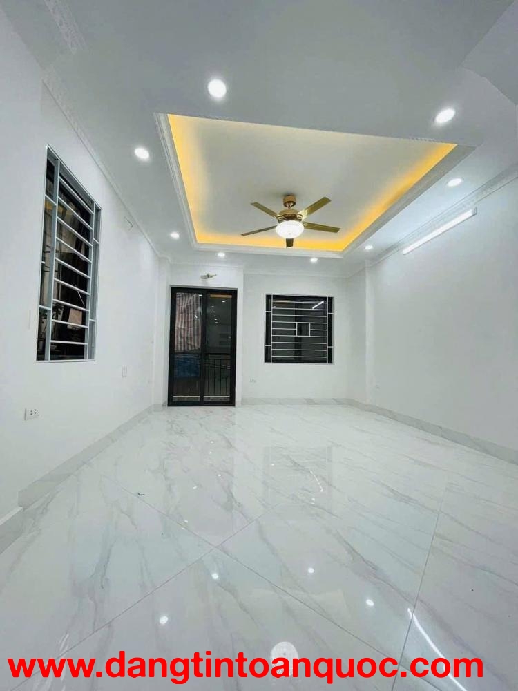 Cho thuê nhà Trương Định 5 tầng x 45m2, 4 ngủ, 4 vệ sinh, 18 Triệu