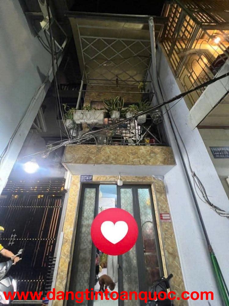 NHÀ NHỎ XINH XINH - CHỈ1tỷ8xx nhỏ xíu  .SỔ HỒNG RIÊNG TẠI TRUNG TÂM Q4