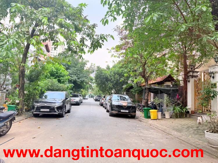 ☘Bán lô đất trống vuông vức cực đẹp ngay Quốc Hương, Thảo điền, Q2