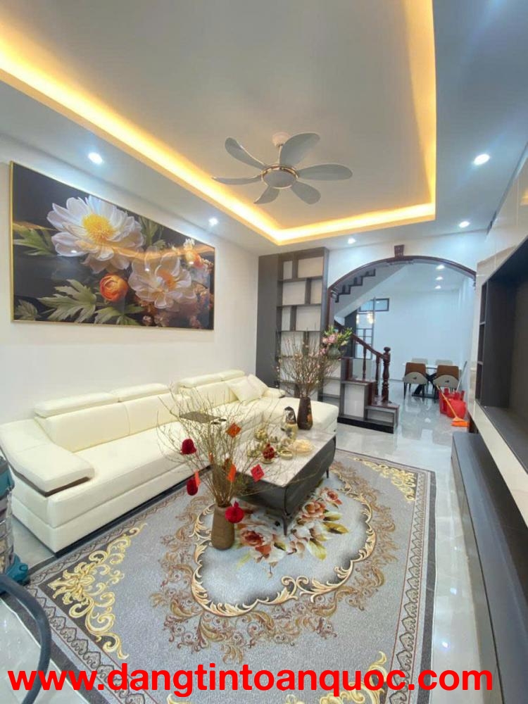 BÁN PHÂN LÔ NGUYỄN CHÍ THANH  45Mx5T, MT 4M - OTO VÀO NHÀ - 1 NHÀ RA MẶT PHỐ