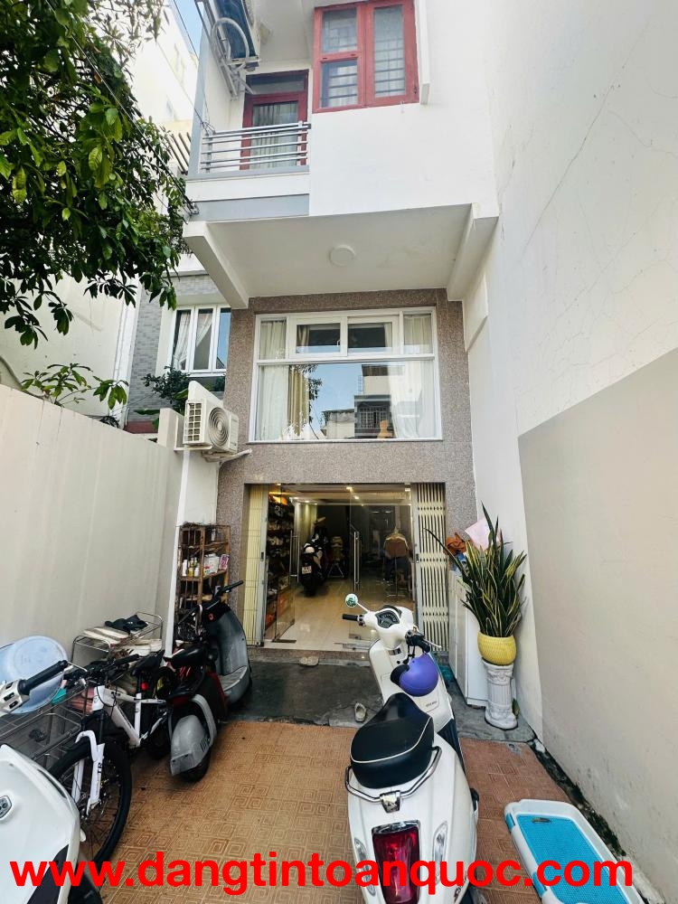 Bán nhà mặt tiền Trần Quang Khải – Khu phố Tây Nha Trang – 4 tầng gần biển