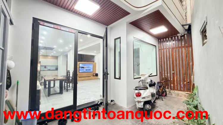 Bán nhà Ngọc Thuỵ, 90m x 4T gần cầu thiết kế đẹp chỉ hơn 10 tỷ