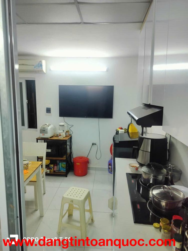 Cho thuê nhà nguyên căn tại phố Tân Ấp, phường Phúc Xá, quận Ba Đình, Hà Nội.