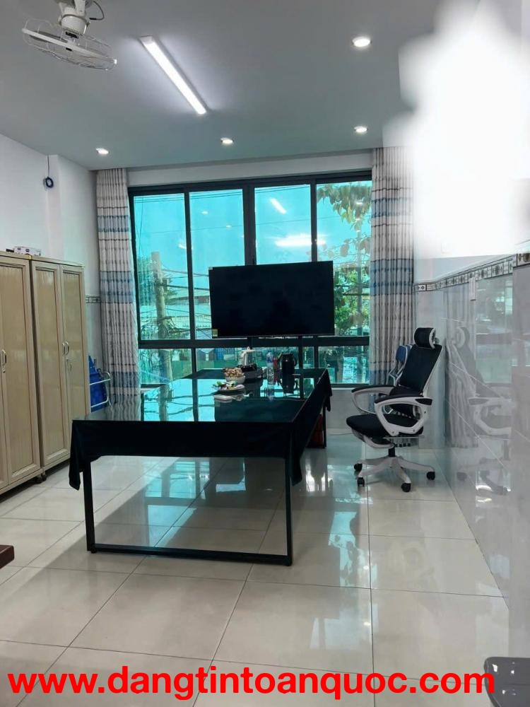 Cho thuê nhà nguyên căn 4 tầng + sân thượng, vị trí đẹp gần Hoàng Diệu 2 – Vincom Thủ Đức