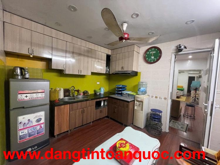 CC cho thuê nhà Tập thể Tầng 1 Hoàng Cầu  80 m2*1 tầng-Giá 12,5 triệu ctl