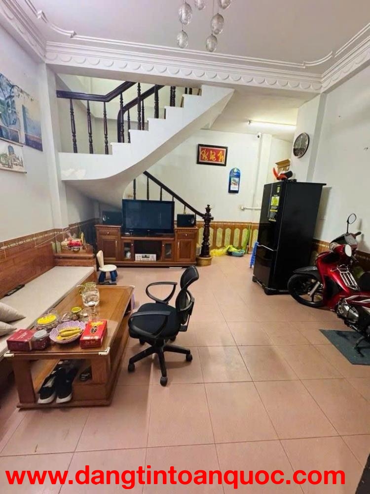 Bán Nhà Trần Khát Chân 31/35m2. 6 tầng. mặt tiền 4.33m. giá 12 Tỷ Hai Bà Trưng Hà Nội