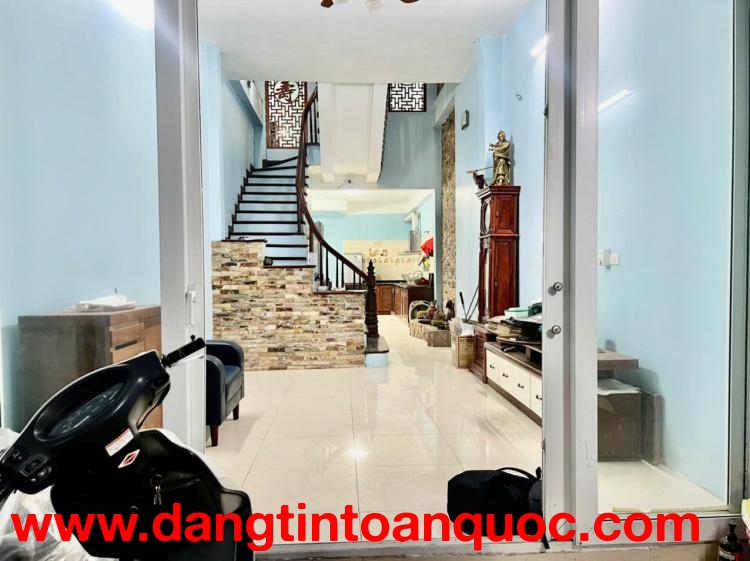 CHÍNH CHỦ CHO THUÊ NHÀ NGUYÊN CĂN 3 TẦNG NGÃ TƯ KIM MÃ- NGUYỄN CHI THANH,GIẢNG VÕ, HÀ NỘI