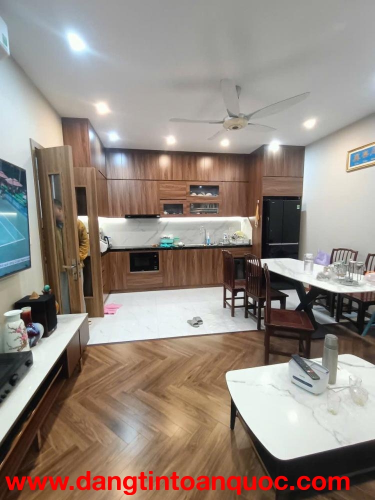 Cực hiếm! Bán nhà mặt phố Phạm Hồng Thái, 50m2, mặt tiền 4m, nhỉnh 30 tỉ, kinh doanh đỉnh