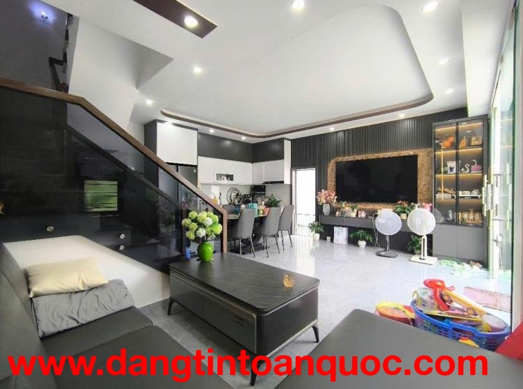 THÁI THỊNH – 65M² – 6 TẦNG – MT 5M – 16,6 TỶ
LÔ GÓC – Ô TÔ 10M – Ô CHỜ THANG MÁY – NHÀ DÂN XÂY CỰC C