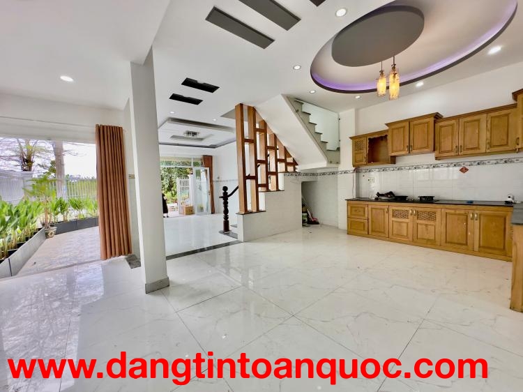 NHÀ 4 TẦNG GÓC 2 MẶT TIỀN 6,8x14m – TRUNG TÂM NHÀ BÈ