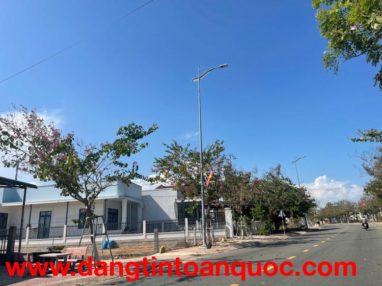 Bán 5.1 sào đất ODT Mặt tiền Nguyễn Du - LaGi gần Biển Cam Bình 3.3tr/m2