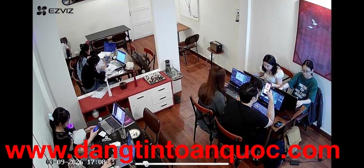 SANG QUÁN CÀ PHÊ NGAY TRUNG TÂM QUẬN 3 Địa điểm: Hẻm 4m Nguyễn Đình Chiểu, phường Bàn Cờ.