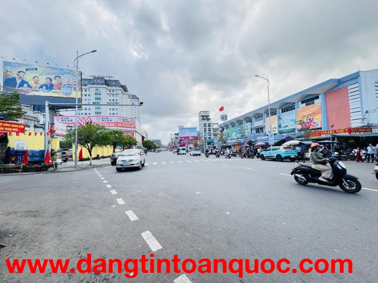 Bán nhà 3 tầng mặt tiền Hùng Vương Hải Châu Đà Nẵng, DT 34.6m2, vị trí kinh doanh giá 10 tỷ