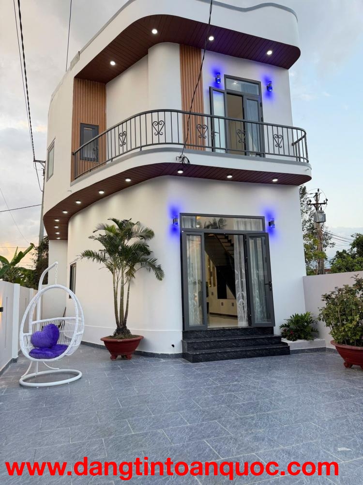 Bán căn nhà mặt đường Cây Duối xã Diên AN sân để được 2 -3 ô tô. Giá 2ty690