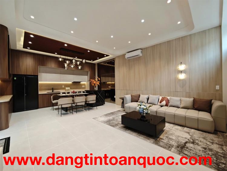 Nhà mới cạnh Phú Mỹ Hưng, nội thất sang chảnh, rộng 8m, giá hơn 8 tỷ