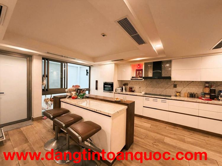 **Bán nhà MT Nguyễn Đình Khơi** p4, Tân Bình; (5*25) 7 tầng thang máy