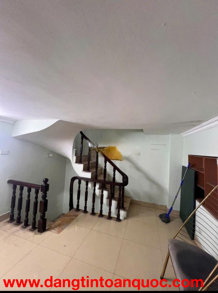 Cho thuê nhà Đê Tô Hoàng, 25m² x 4 tầng, 3 phòng ngủ, 3 vệ sinh, 8 Triệu/th