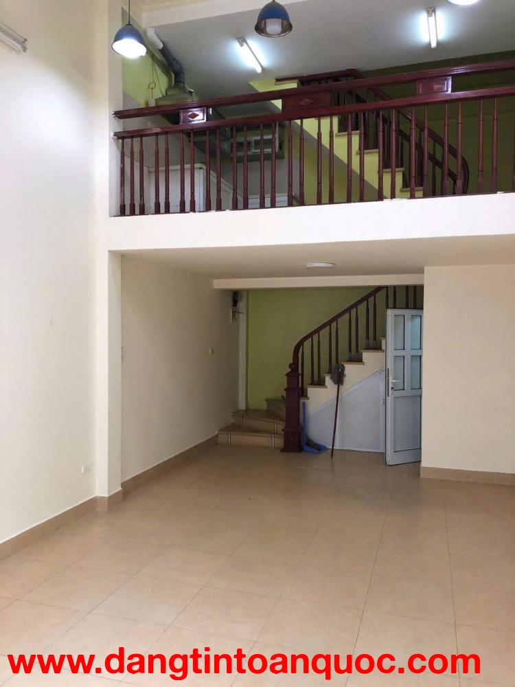 Cho thuê nhà Mặt phố Trung Kính 40m2*5 tầng, 4 ngủ, 4WC, Giá 40 triệu ctl