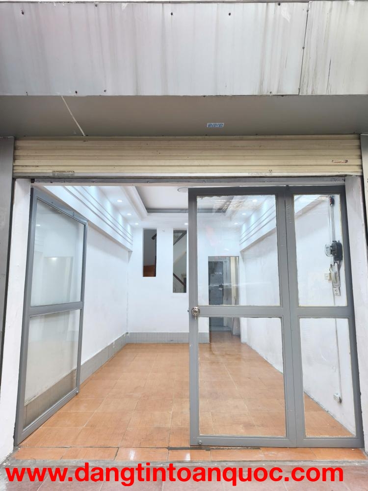 Cho thuê nhà ngõ Láng Hạ, làm nail, cà phê...2 tầng x 35m2 mặt tiền 3.3 m, 12.5 triệu