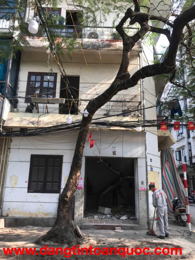 Cho thuê nhà KD Phố Trung Kính, 40m2 x 4 tầng, giá 25 Triệu Spa, hoặc VP