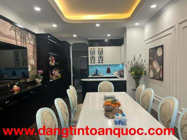 Cực hiếm! Bán nhà phân lô Lý Nam Đế, 36m2, 5 tầng, nhỉnh 17 tỷ, ô tô đỗ cửa, kinh doanh