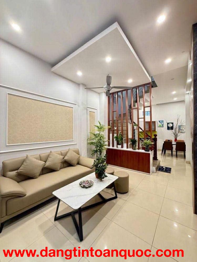 LÔ GÓC 3 MẶT THOÁNG - GIÁ TỐT - Vị Trí Đắc Địa Tại Định Công, Hoàng Mai, Hà Nội