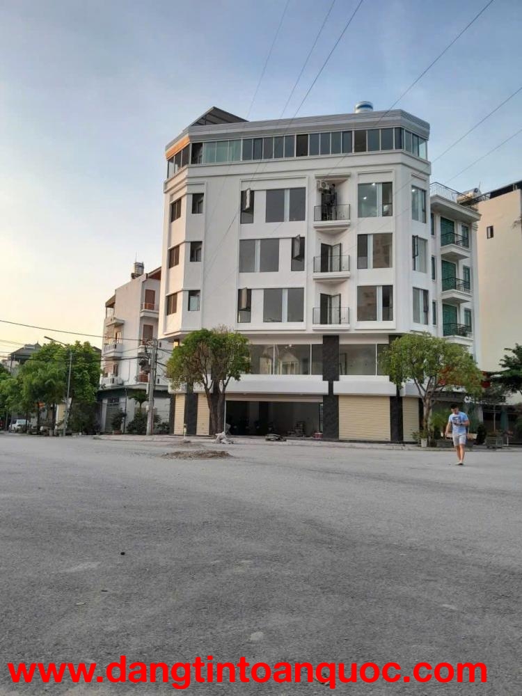 Chính chủ cho thuê tòa nhà 6 tầng mới xây,lô góc 3 mặt tiền, dt 650m² tại Bồ Đề, Long Biên