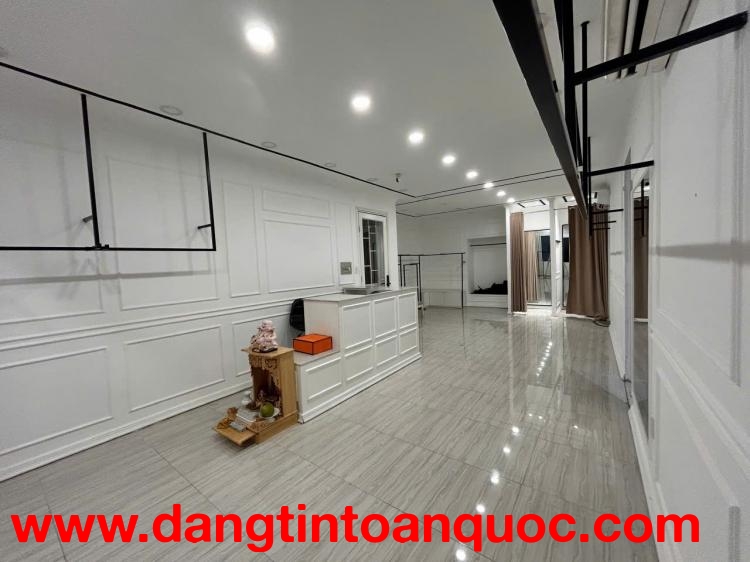 CHO THUÊ MĂT BẰNG NGAY TRUNG TÂM QUẬN 1 LÀM SHOP CTY...17TR/TH/65M2. LH:0903649102
