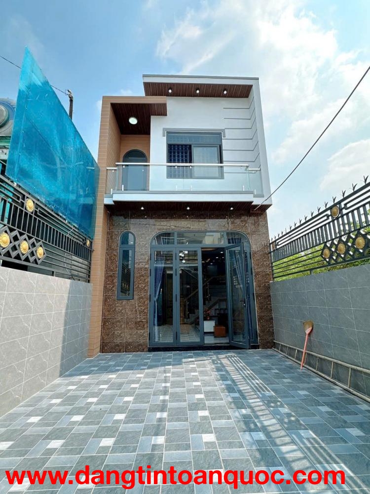 BÁN nhà 1 trệt 1 lầu sổ riêng thổ cư. Có 4 phòng ngủ.