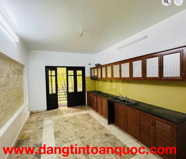 VIP CẦU GIẤY - PHÂN LÔ QUÂN ĐỘI ĐƯỜNG 800A 60M 5T NHỈNH 18 TỶ - NGÕ THÔNG - KINH DOANH- ĐA DẠNG TIỆN