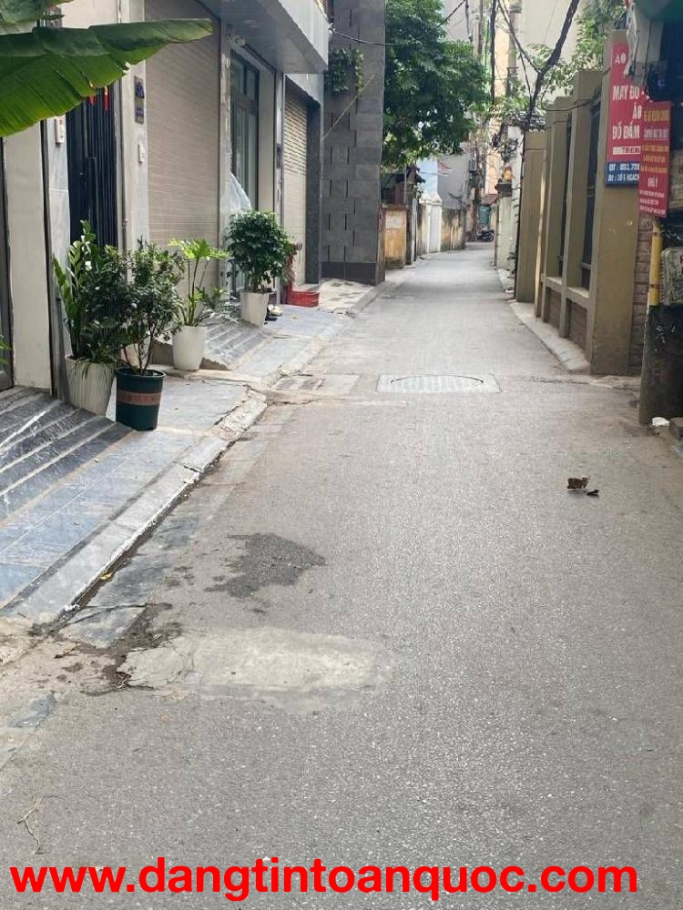 Bán đất tặng nhà 2T Ngọc Lâm, oto vào 40m vuông đẹp giá đầu tư !