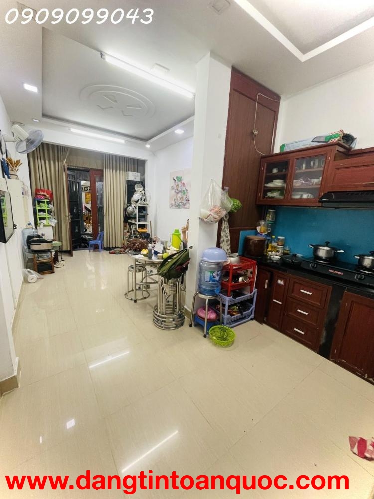 ????GẤP BÁN 2TẦNG BTCT–HẺM XE HƠI–TÂN THỚI NHẤT,Q12.
GẦN TRƯỜNG CHÍNH,NHÀ GA T3,GẦN CHỢ LẠC QUANG,PH