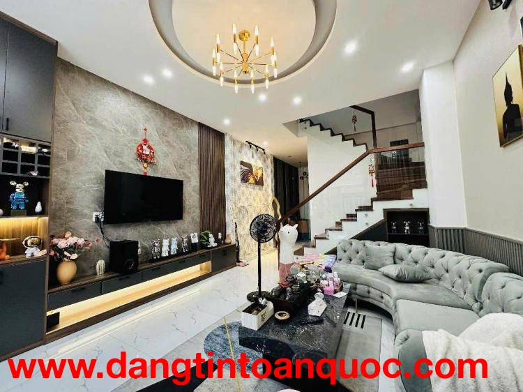 Bán nhà 3 tầng đường Núi Thành, Hải Châu, Đà Nẵng – Nhà kiên cố, vị trí trung tâm.