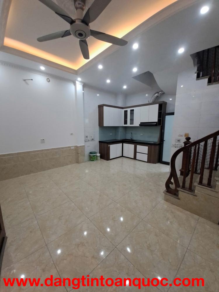 ???? Nhà Tứ Hiệp “nhỏ mà có võ” – 5 tầng, 4 phòng ngủ, giếng trời cực thoáng, ở sướng trong tầm tài 