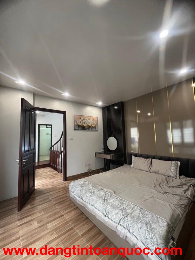 mặt phố đồng cổ tây hồ 31m x6 tầng 15,5 tỷ kinh doanh,ô tô tránh đỗ,gần hồ