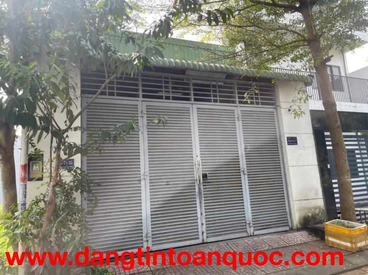 Bán khu đất kdc sổ hồng ,xuất hiện sẵn căn nhà kho trên quận 9, 104m2 , ngang 6.3m