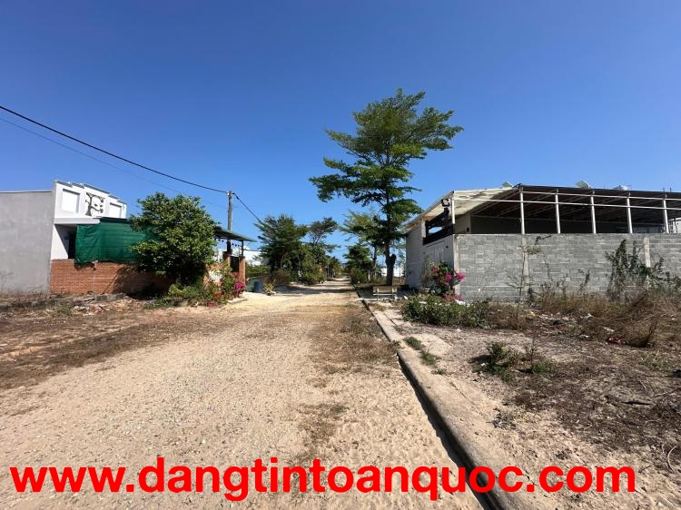 Bán đất full thổ cư KDC SGHT Tân Bình, LaGi giảm 60% chỉ 800 triệu gần biển