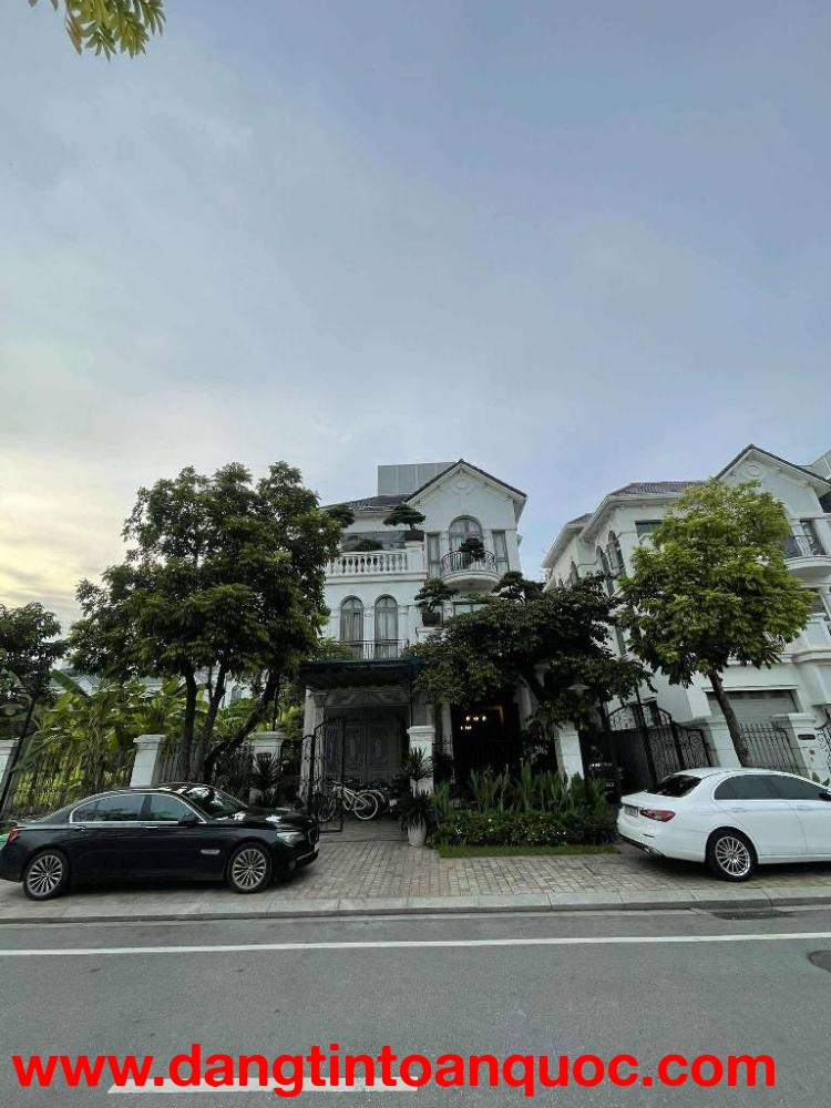 Bán Gấp Biệt Thự 176m² Việt Hưng, Sát Vách Vinhomes Riverside, Vỉa Hè Ô Tô Tránh, Chỉ Việc Đến Ở