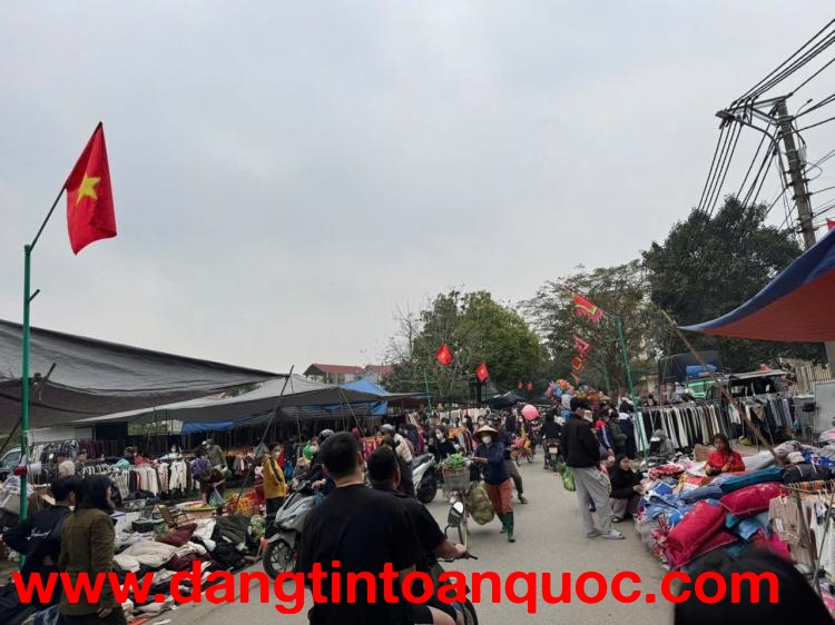 Bán nhà 3 tầng trung tâm thị trấn Chi Đông - cách chợ 100m - chỉ việc xách vali về ở