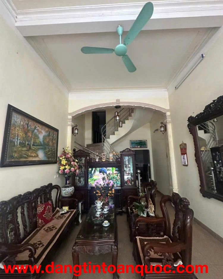 Gia đình cần bán nhà 3 tầng mặt tiên phố Nguyễn Thiện Thuận, TP. Nam Định