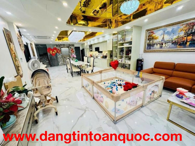 HOA HẬU PHỐ TRẠM - MỚI KÍNH KOONG - 8 TẦNG - THANG MÁY - GARA 2 Ô TÔ , NỘI THẤT CAO CẤP