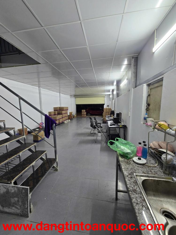 NHƯỢNG GẤP KHO 2 TẦNG – MẶT ĐƯỜNG RỘNG, XE CONTAINER VÀO ĐƯỢC – GIÁ 10TR/THÁNG THANH TRÌ, HÀ NỘI