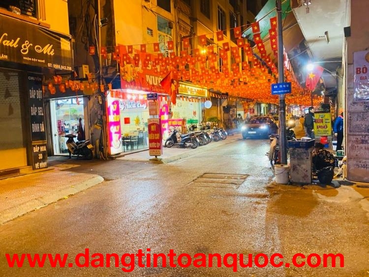 Chỉ hơn 9 tỷ. mặt phố Ngọc Lâm, Kinh Doanh 30m x 5T vỉa hè thêng thang !
